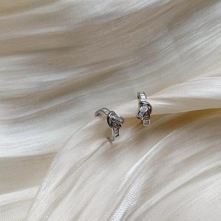 Luna Pendant Ring